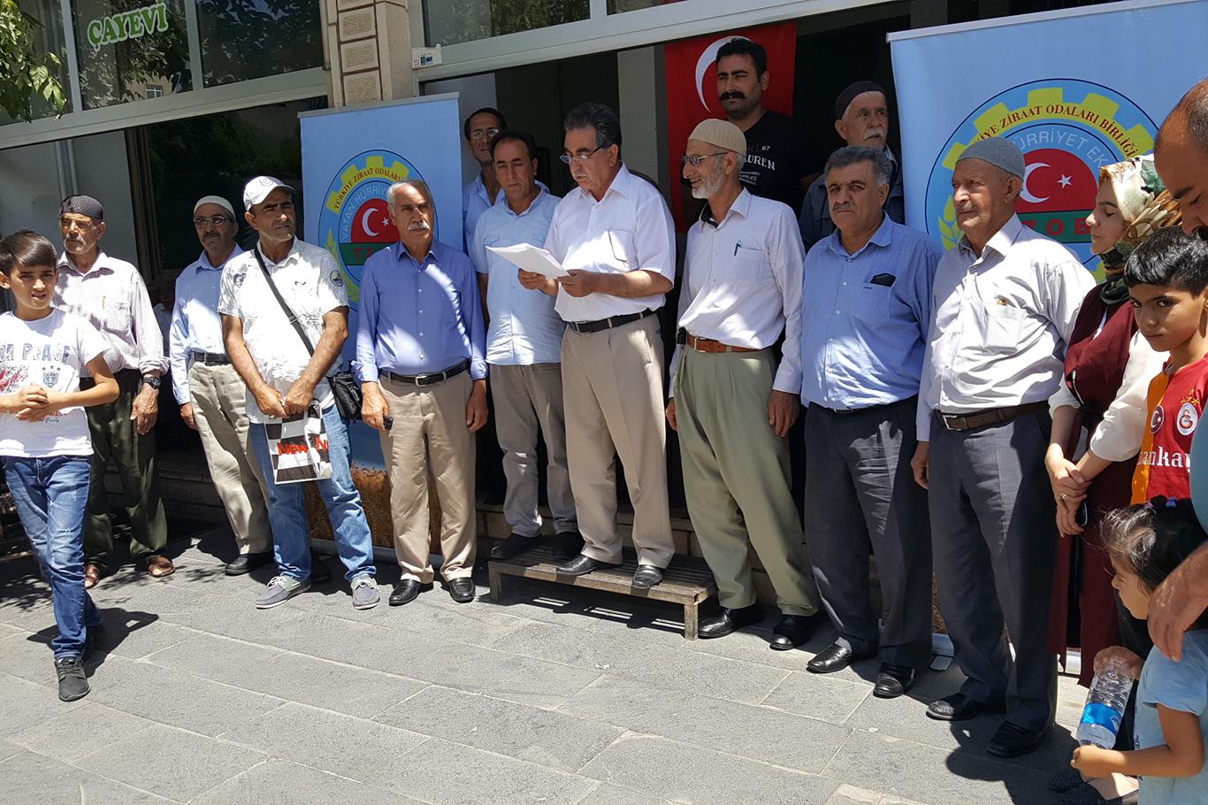 Bingöllü çiftçiler darbe girişimine tepki gösterdi